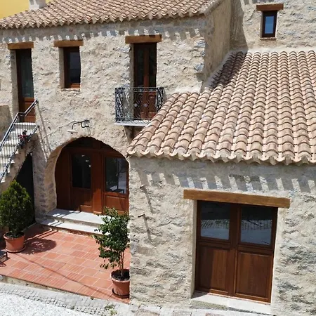 La Corte Dei Baroni 3*