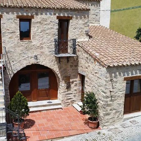 La Corte Dei Baroni *