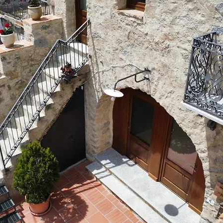 La Corte Dei Baroni